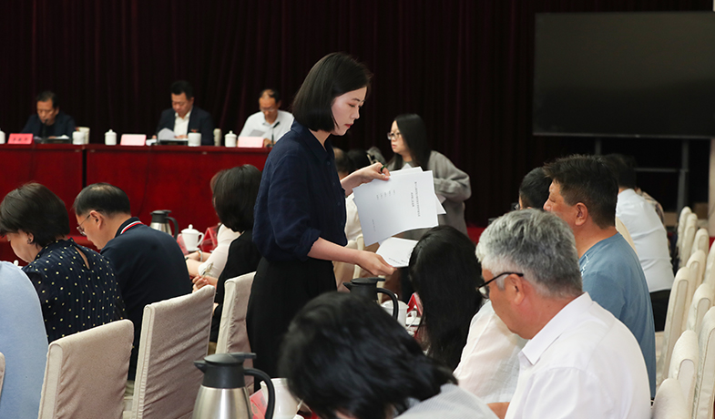 聯(lián)絡員分發(fā)選票