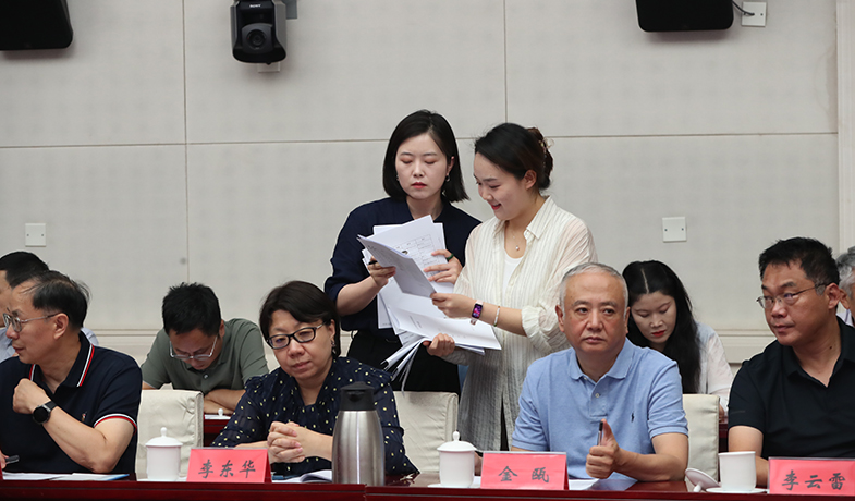 聯(lián)絡員收回并清點選票