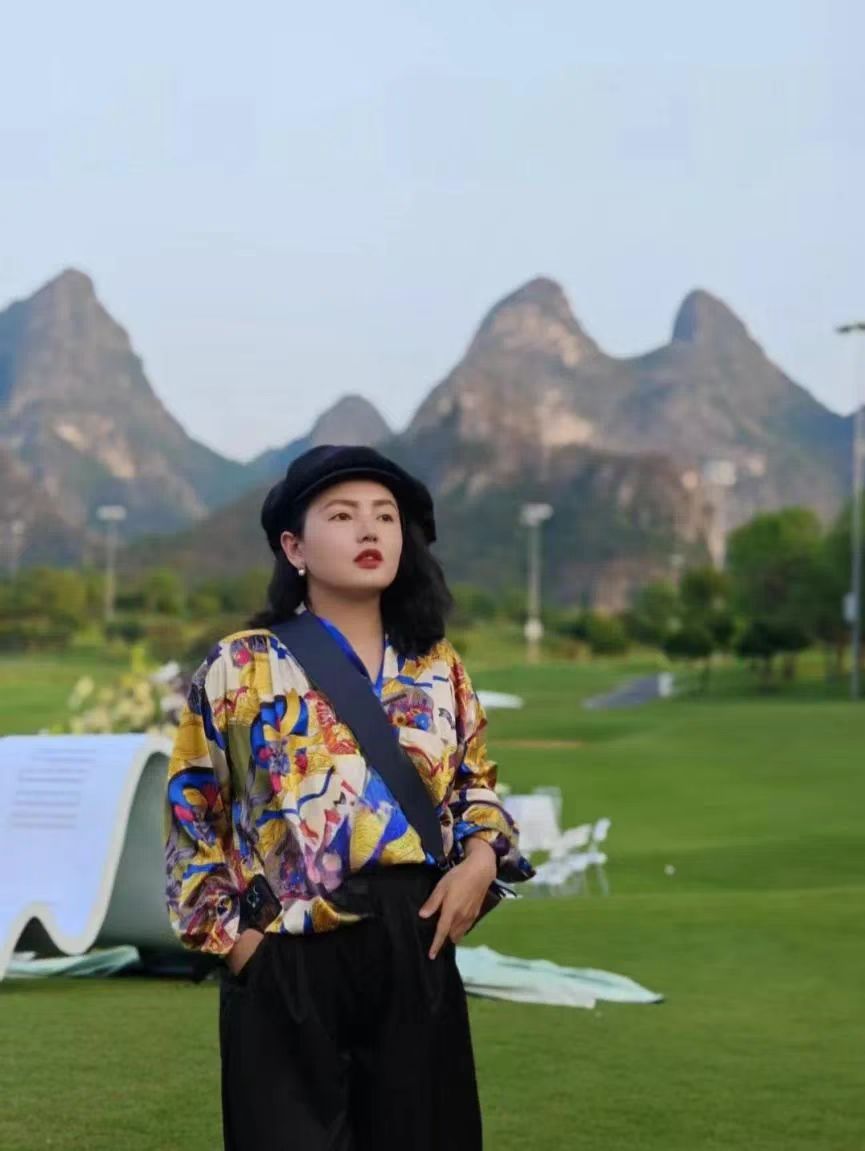 羅嫕 ，廣西廣播電視臺(tái)綜藝旅游頻道副總監(jiān)、《2024中國文學(xué)盛典·駿馬獎(jiǎng)之夜》執(zhí)行導(dǎo)演。