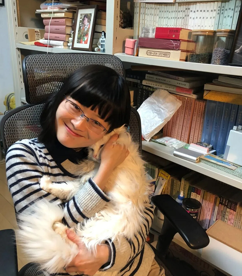 蘇枕書(shū)，江蘇南通人，熱愛(ài)植物與自然。