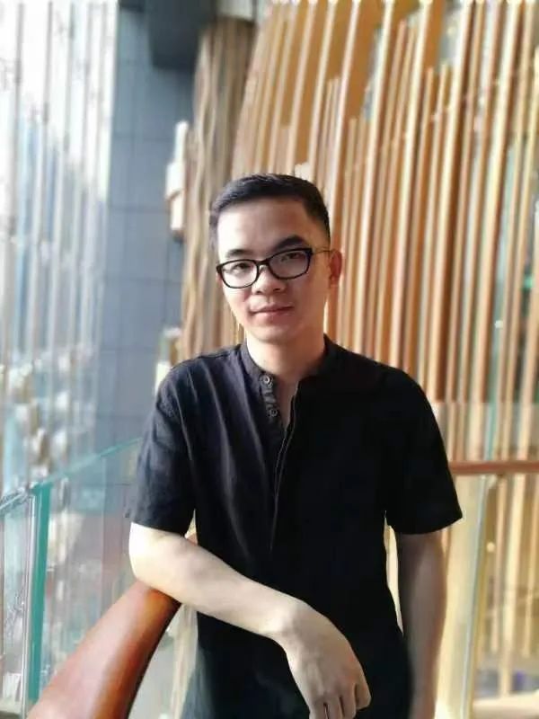 唐詩人，中國作家協(xié)會會員，廣州市文藝評論家協(xié)會理事、暨南大學(xué)文學(xué)院副教授