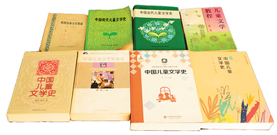 　蔣風(fēng)編著的部分作品。  　?。ū疚呐鋱D由作者提供）