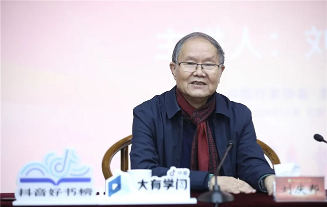 “船的勁兒是在帆上，人的勁兒是在心上”——“魯院大講堂”活動側(cè)記