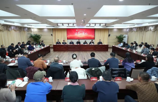 文學(xué)一家人座談會現(xiàn)場