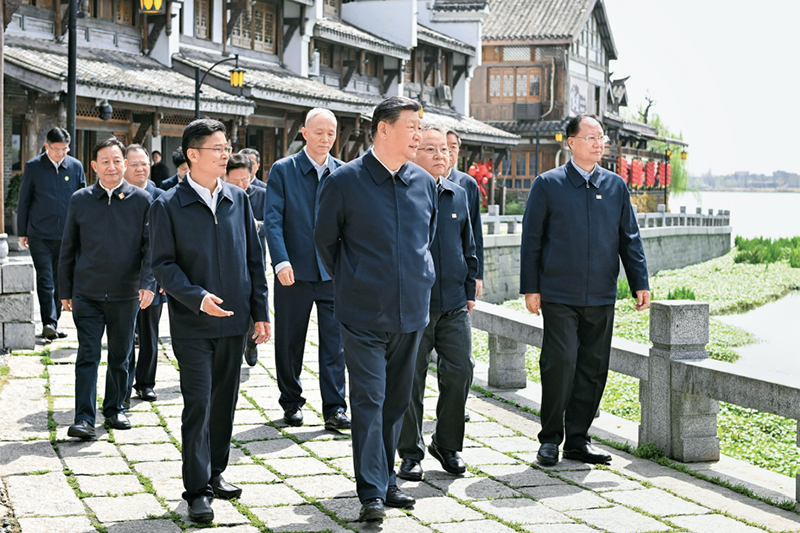 2024年3月18日至21日，中共中央總書記、國家主席、中央軍委主席習(xí)近平在湖南考察。這是19日上午，習(xí)近平在常德河街考察。 新華社記者 謝環(huán)馳/攝