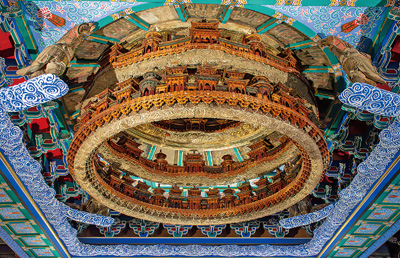 　北京古代建筑博物館藏隆福寺萬(wàn)善正覺(jué)殿天宮藻井。  　　呂勝利攝（影像中國(guó)）