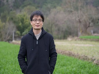 獨(dú)家訪談 | 東君：向內(nèi)走，觸及他們的記憶與欲望