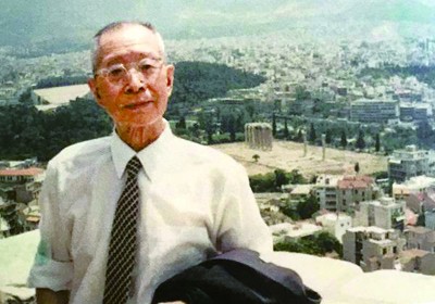 1986年，羅念生在雅典衛(wèi)城上