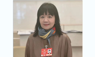 全國政協(xié)委員、中國視協(xié)副主席、上影集團編劇王麗萍