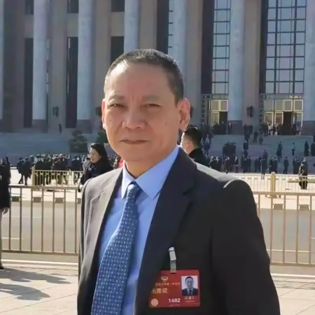 汪惠仁系全國政協(xié)委員、民進中央委員、百花文藝出版社總編輯