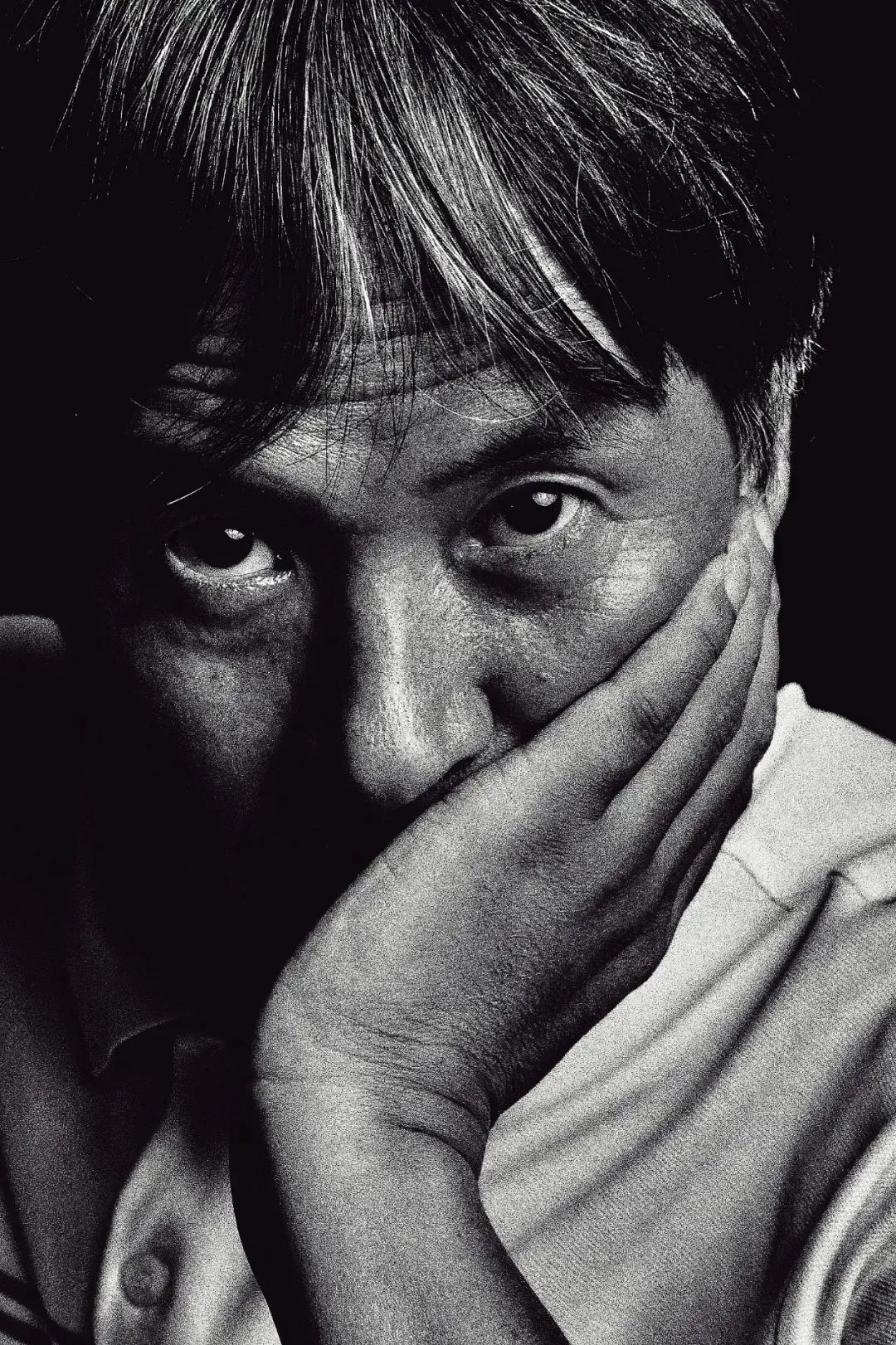 蔣立波，又名陳家農(nóng)，出生于浙江嵊州。著有《聽力測試》《迷霧與索引》《呼吸練習(xí)》等多部詩集。歷獲柔剛詩歌獎、《人民文學(xué)》青春中國詩歌獎、揚子江詩學(xué)獎、突圍年度詩人獎等獎項?，F(xiàn)居杭州遠郊。