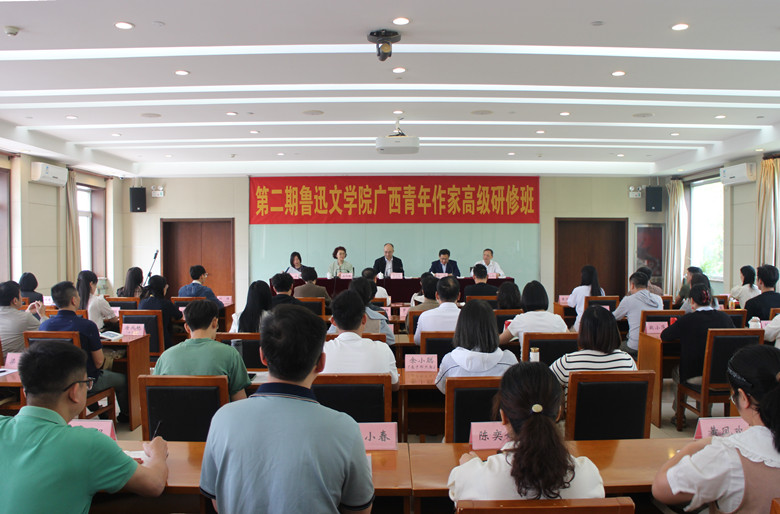 開學(xué)典禮現(xiàn)場(chǎng)