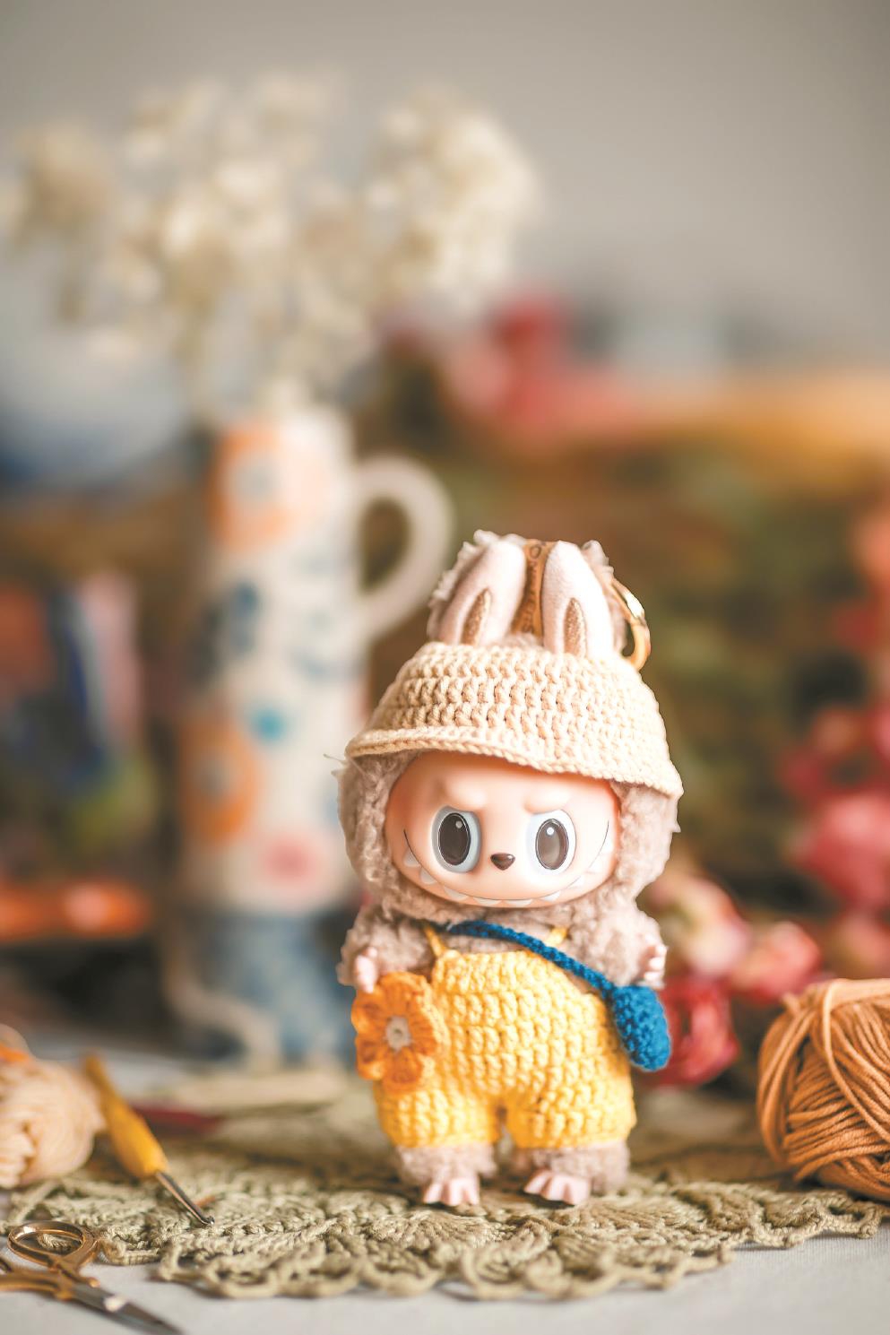 玩偶Labubu憑借“丑萌”的獨特設計迅速風靡全球。（圖源：視覺中國）