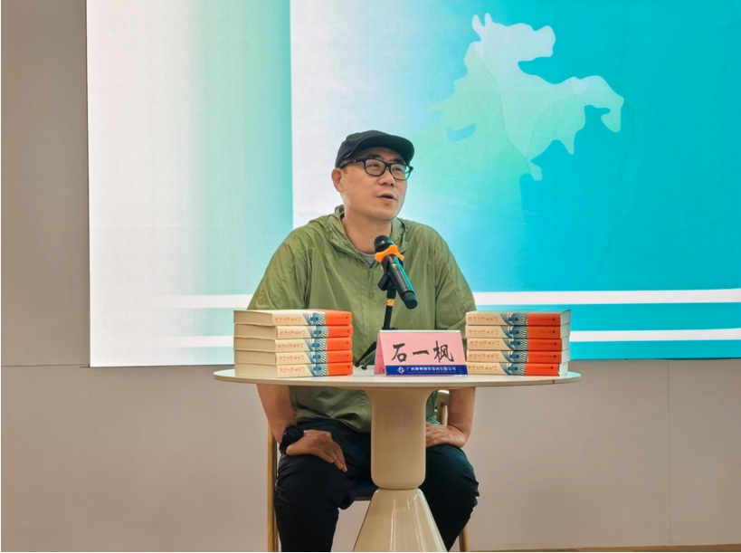 石一楓在防城港會(huì)場(chǎng)講課現(xiàn)場(chǎng)。（覃瀏榴 攝）