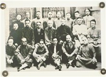 大經中學往事　　在這文化蒙塵的至暗時刻，嚴獨鶴、周瘦鵑、陸澹安、朱大可等一眾文人合力辦了一所“大經中學”……[詳細]