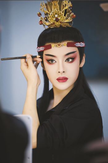 陳麗君首部原創(chuàng)大戲《我的大觀園》后臺(tái)照。