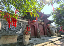 不止西南聯大，一位作家對十所抗戰(zhàn)內遷大學的追尋　　這是一場持續(xù)8年的行走，和十條穿越硝煙的遷徙之路。2017年春，四川作家聶作平……[詳細]