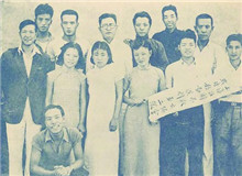 中國救亡劇團的革命歷程　　烽火連天的抗戰(zhàn)歲月里，這支僅10余人的隊伍，以戲劇為武器，把舞臺當戰(zhàn)場，跋山涉水，出生入死，在槍林彈雨的前沿陣地……[詳細]