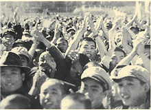 重整河山待后生——　　《四世同堂》的時間線是抗戰(zhàn)全程，小說雖然是虛構的，但具體的描寫，連一株花草都是真實的。老舍身在重慶，心在北平。[詳細]