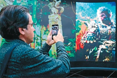 參會(huì)嘉賓參觀杭州城西科創(chuàng)大走廊未來科技城展館。  　　主辦方供圖