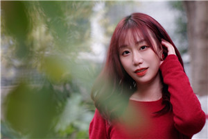 童話：獲獎作品《白夜夢想家》作者：諾亞         獲獎感言我們常說，在今天仍然堅持寫作，是一件不容易的事情，但它對于我來說是唯一的選項。我的兒童文學(xué)寫作不僅是為了孩子，也是為了兒時的自己。人是需要說很多話的，而沉默的孩子選擇閉上嘴……