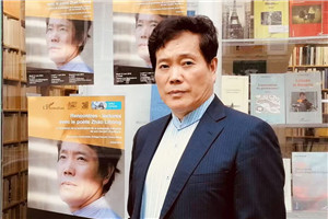 童話：獲獎作品《月光蟋蟀》作者：趙麗宏         獲獎感言我的寫作起始于詩歌和散文，寫兒童文學(xué)、小說和童話，是在我60歲以后。創(chuàng)作兒童文學(xué)，使我的寫作和兒童的世界聯(lián)系在一起。這是一個純真的世界，是一個不能容忍虛偽和欺騙的世界……