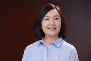 小說：獲獎作品《胡同也有小時候》作者：周敏         獲獎感言胡同的魅力，不是一部小說能說盡的，希望有機會來北京的朋友，能找一間什剎海附近胡同深處的民宿住上些時日，逛逛早市，看看夕陽，嘗嘗“鴉兒李記”的早點，品品“富華齋”的蓋碗茶。要是運氣好……