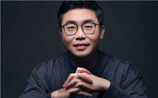 小說：獲獎作品《我人生最開始的好朋友》作者：蔡崇達         獲獎感言在我理解中，兒童文學(xué)是復(fù)雜且重要的文學(xué)形式，必須用最簡練的語言觸及最根本的命題，必須采用簡單到兒童都讀得懂且喜歡讀的語言，帶兒童進入他們身上正在展開的對自我內(nèi)心的理解……