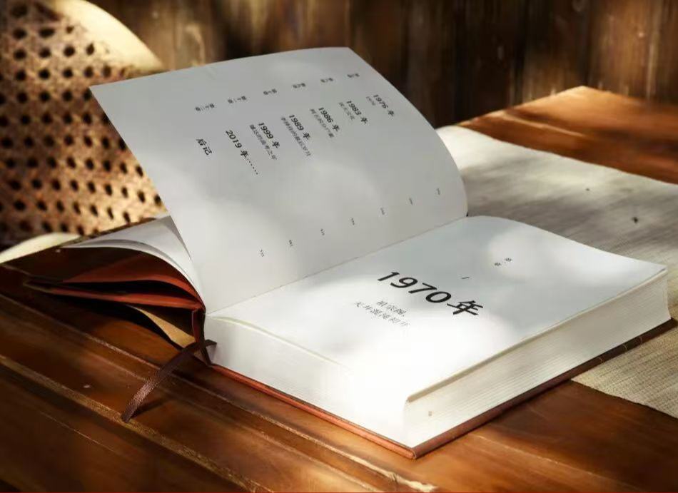 《璩家花園》：雅要雅得透，俗也要俗得透活躍在璩家花園里的各色人等構(gòu)成了一個(gè)具體而微的市井社會(huì)，開(kāi)啟了各自的市井人生。[詳細(xì)]