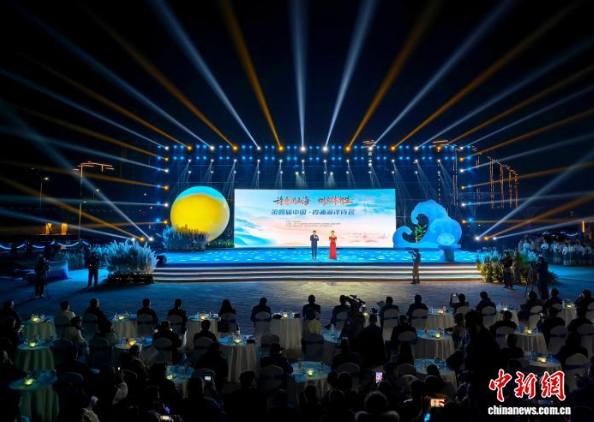 第四屆中國(guó)·霞浦海洋詩(shī)會(huì)現(xiàn)場(chǎng)。吳允杰 攝