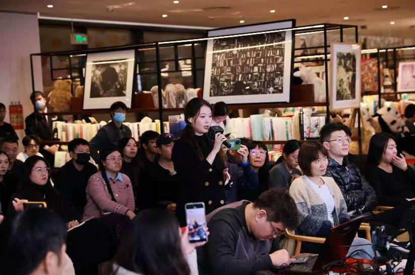 與讀者現(xiàn)場(chǎng)互動(dòng)