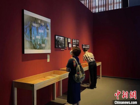 展覽現(xiàn)場(chǎng)?！⊥τ?攝