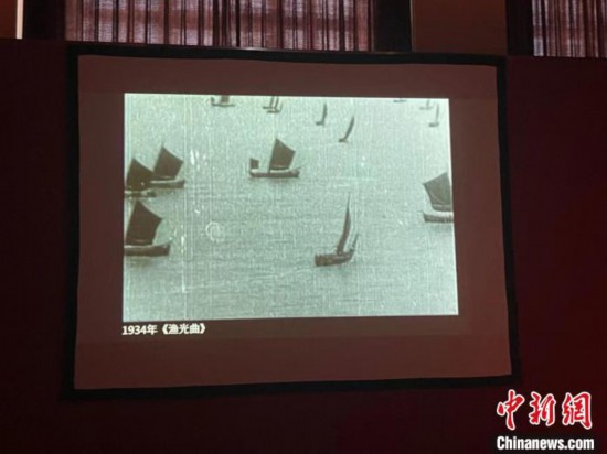 耳熟能詳?shù)摹稘O光曲》在現(xiàn)場(chǎng)播放?！⊥τ?攝