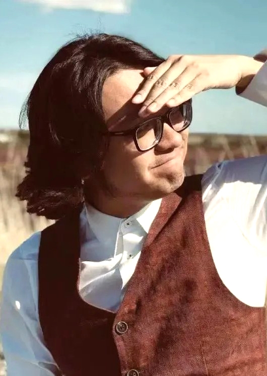 王智涵，青年譯者，譯有《月球城市》《金色筆記》等