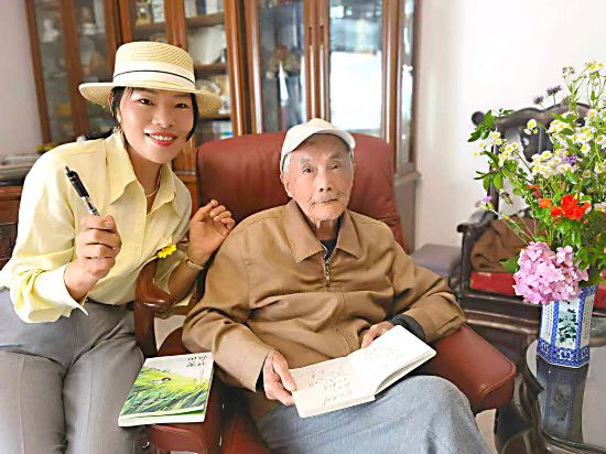 2024年6月1日，作者唐池子（左一）與圣野合照